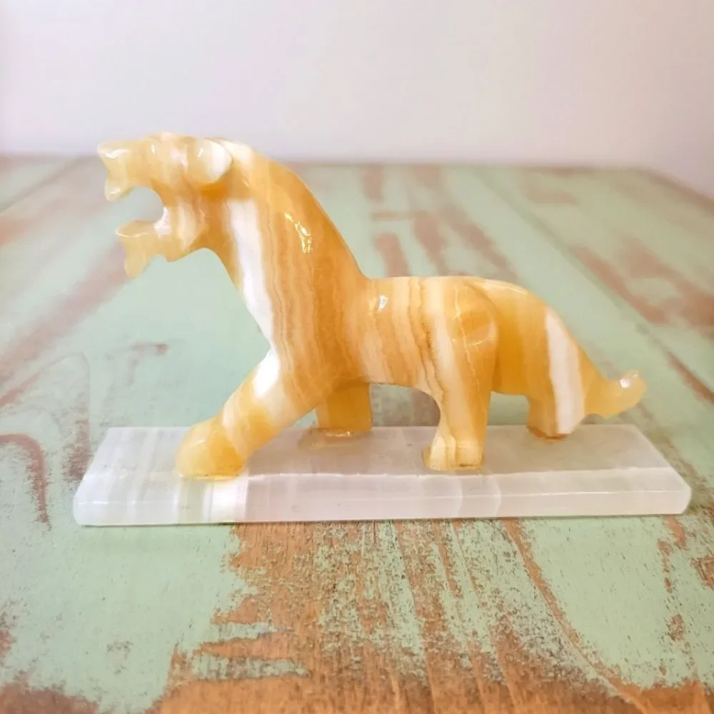 Vintage Natural Agate Lion Carved Stone Sculpture